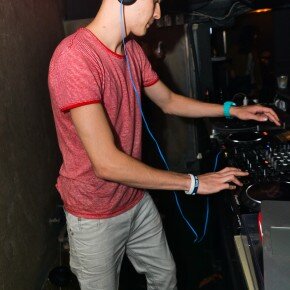DJ