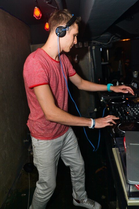 DJ